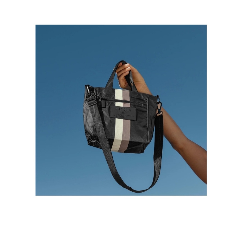 LIKE NEW ALOHA Collection Le Voyageur crossbody bag